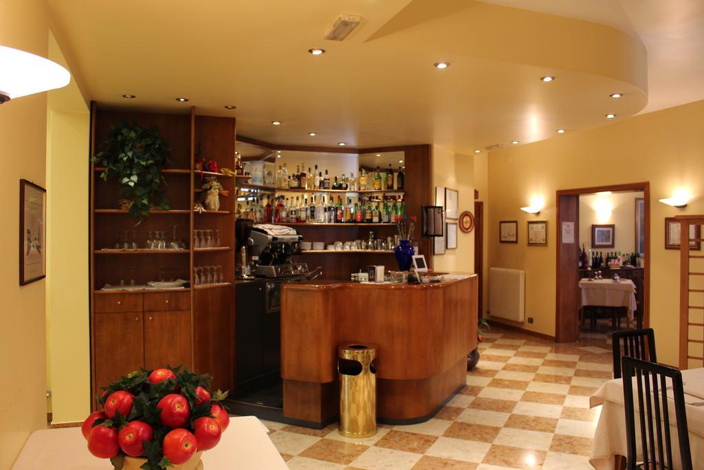 Hotel Ristorante Dotto Varago Exterior photo