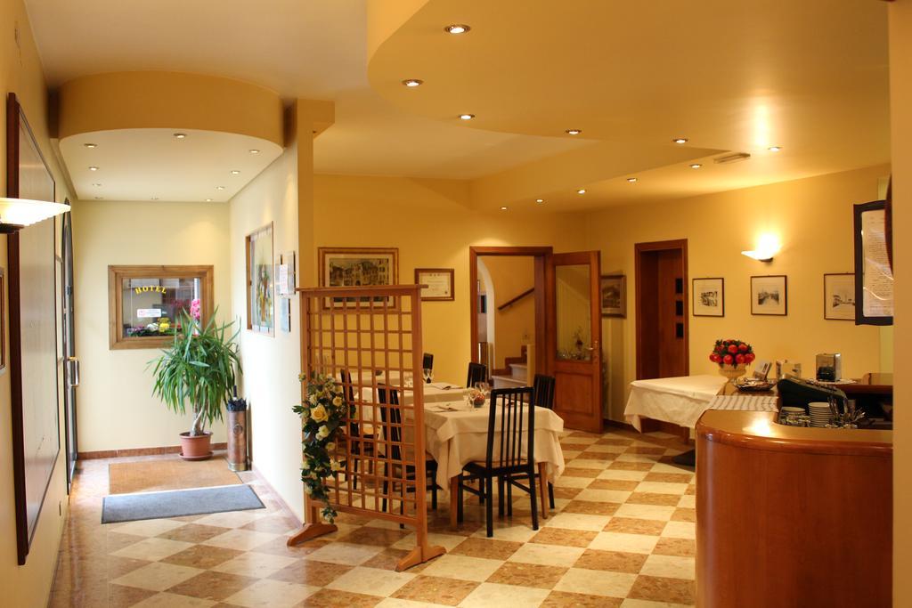 Hotel Ristorante Dotto Varago Exterior photo