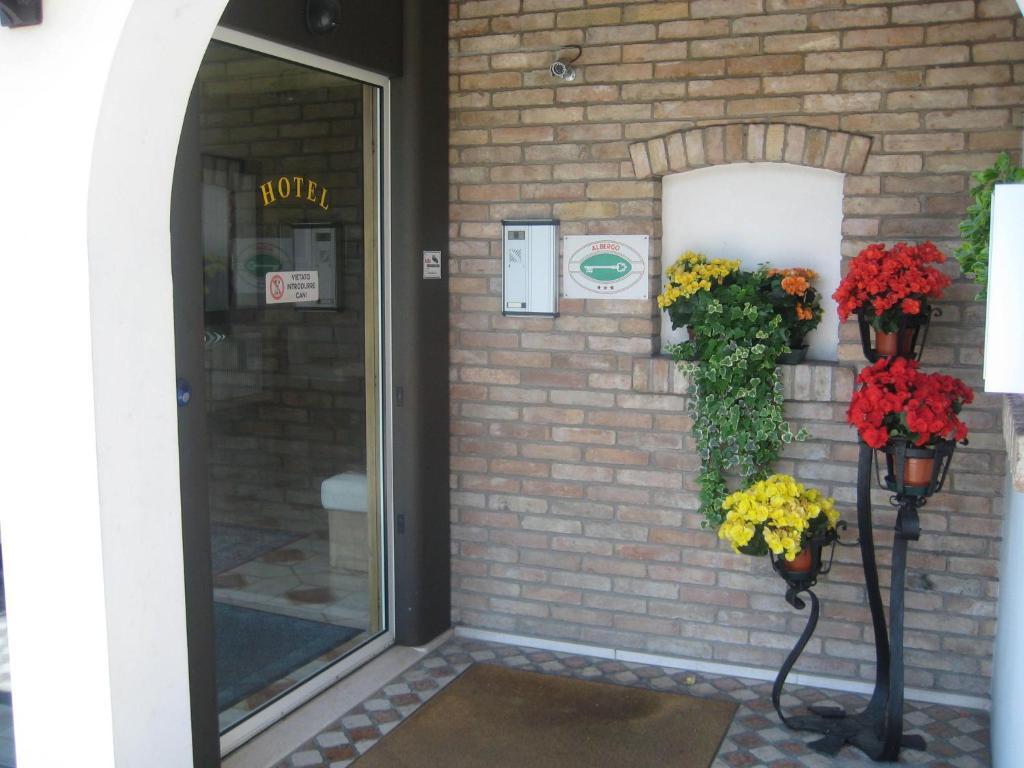 Hotel Ristorante Dotto Varago Exterior photo